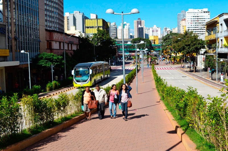 Blocos intertravados devem ser assentados corretamente para qualificar uma calçada acessível. (Foto: Luísa Zottis/ EMBARQ Brasil)